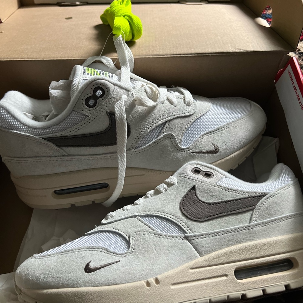 Nike shoes brand new